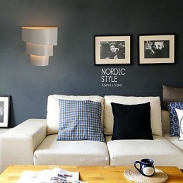 Lámpara de pared de hierro forjado con forma de caracola y dibujos animados, con forma de antorcha, que recuerda a la cabecera de una cama.