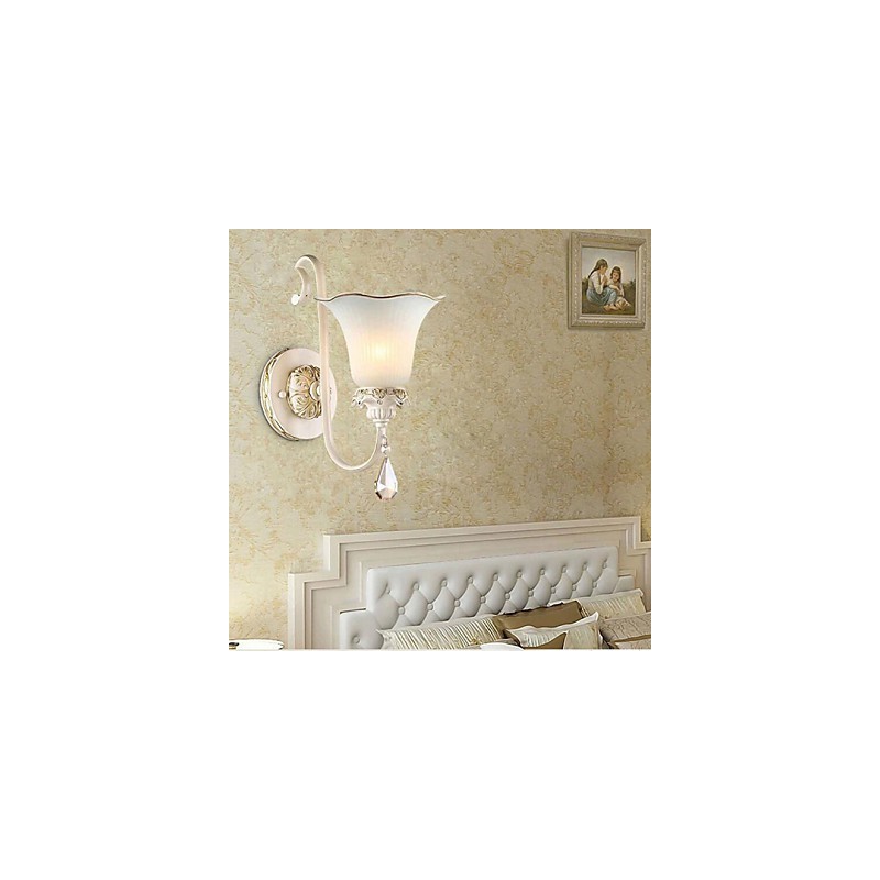 Lámpara de pared para dormitorio de hierro forjado de estilo europeo que restaura formas antiguas.
