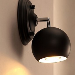 Lámpara de pared creativa de hierro forjado que restaura las antiguas formas de iluminación.