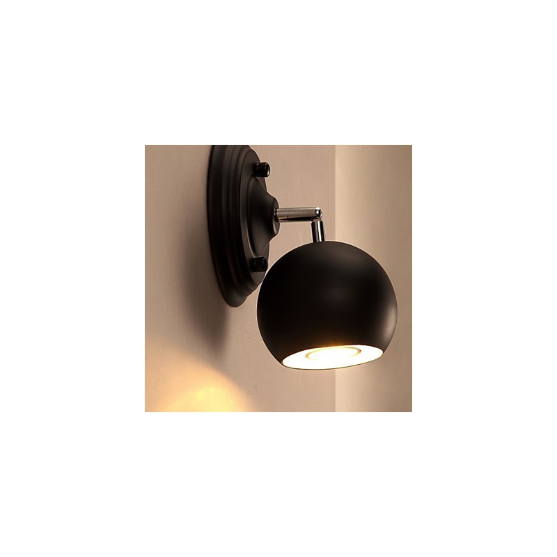 Lámpara de pared creativa de hierro forjado que restaura las antiguas formas de iluminación.