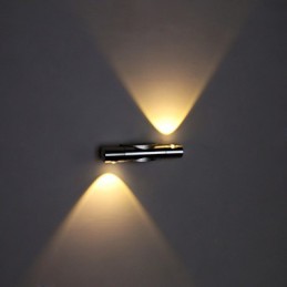 Lámpara de pared moderna con luz dispersa, diseño de ciencia ficción