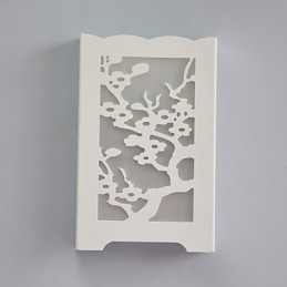 Lámpara de pared de flor de ciruelo blanca con patrones tallados o diseños en luces de carpintería