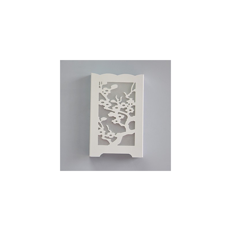 Lámpara de pared de flor de ciruelo blanca con patrones tallados o diseños en luces de carpintería