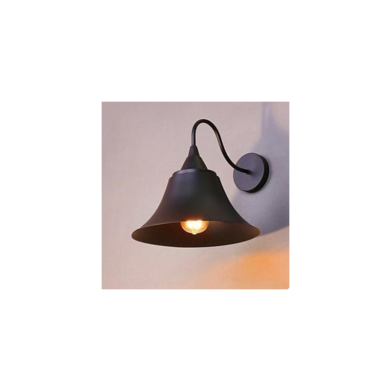 Lámpara de pared de hierro forjado estilo rústico americano. Lámpara de pared de hierro forjado. Restaurando formas antiguas.