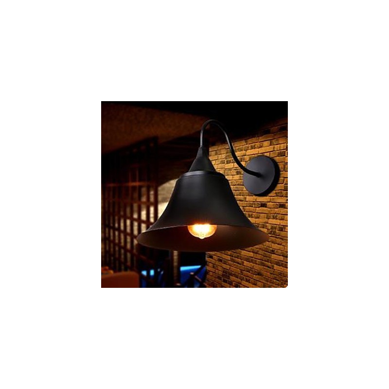 Lámpara de pared de hierro forjado estilo rústico americano. Lámpara de pared de hierro forjado. Restaurando formas antiguas.