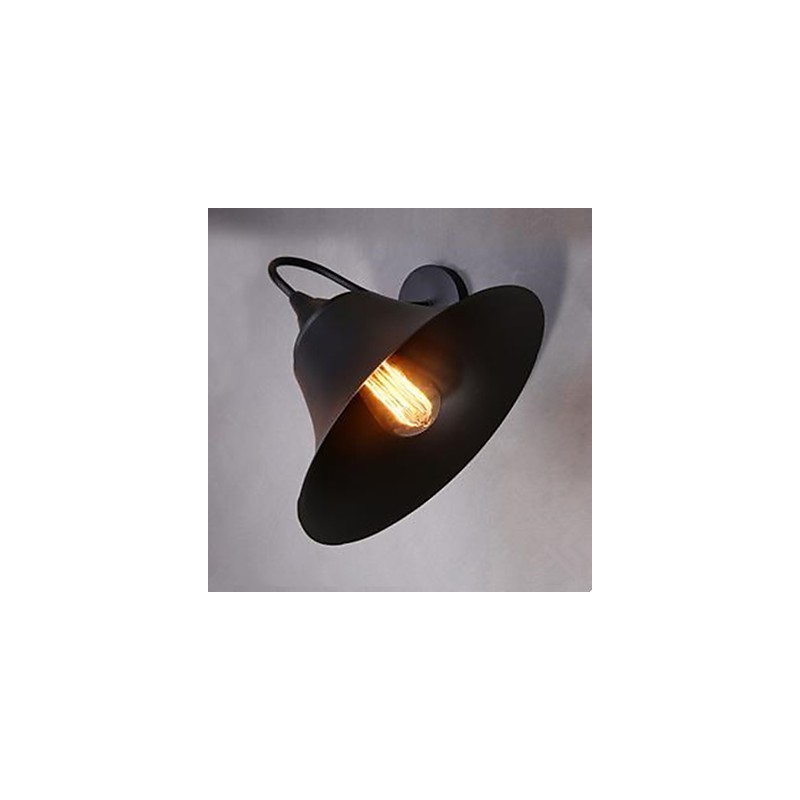 Lámpara de pared de hierro forjado estilo rústico americano. Lámpara de pared de hierro forjado. Restaurando formas antiguas.