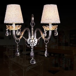 Apliques de pared de cristal de estilo clásico tradicional.