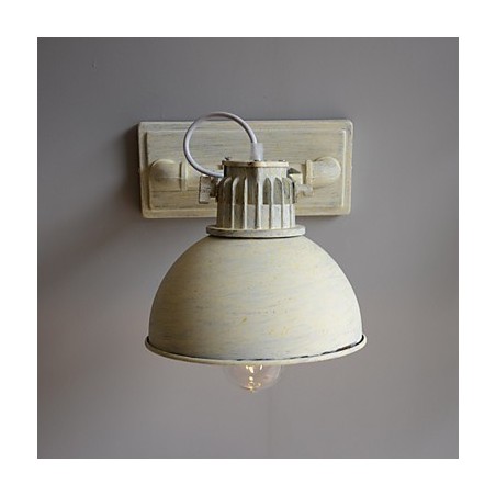 Lámpara de pared de hierro forjado vintage nostálgica a estrenar para balcón, estilo loft, del norte de Europa. Lámpara de pared de hierro forjado vintage nostálgica a estrenar para balcón, estilo loft, del norte de Europa.