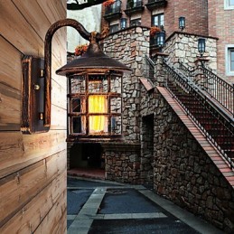 Lámpara de pared exterior de hierro rústico antiguo, resistente al agua, estilo farol vintage, color negro mate oxidado, para pasillo o pasillo.