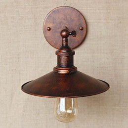 Villa de estilo industrial minimalista frente al pasillo de la iglesia, aplique decorativo de pared de bronce rojo con sombrilla nostálgica