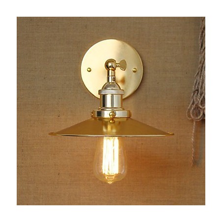 Villa de estilo industrial minimalista con un paraguas dorado nostálgico frente a la pared decorada del pasillo de la iglesia. Villa de estilo industrial minimalista con un paraguas dorado nostálgico frente a la pared decorada del pasillo de la iglesia.