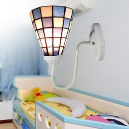 Lámpara de pared de vitral contemporáneo de 15 cm con cuadrados azules y blancos.