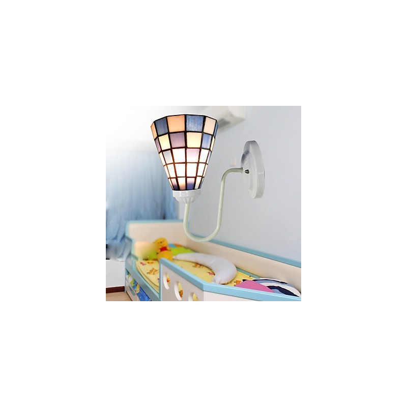 Lámpara de pared de vitral contemporáneo de 15 cm con cuadrados azules y blancos.