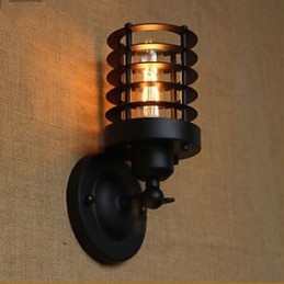 Escaleras del pasillo oscuro El balcón de la cabecera de una cama Lámpara de pared decorativa