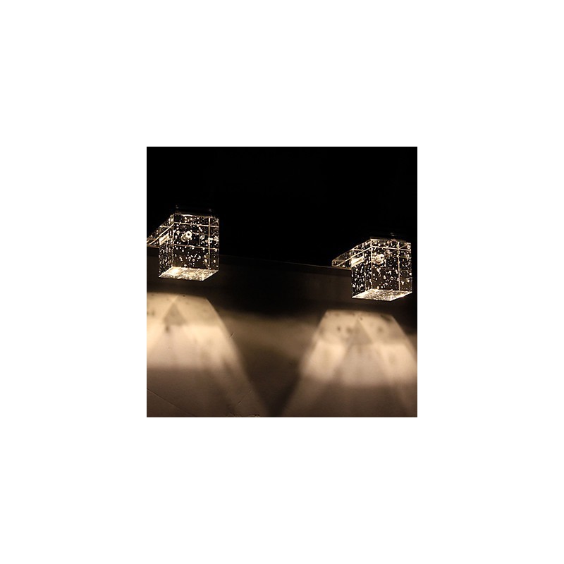 Lámpara de pared moderna con pantalla cúbica de burbujas de vidrio y espejo frontal.