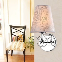 Lámpara de pared de cristal de estilo europeo, creativa, contemporánea y concisa.