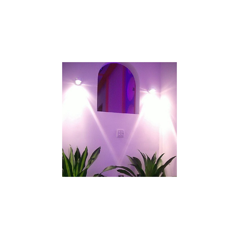 Lámpara de pared moderna con luz dispersa, diseño de ciencia ficción