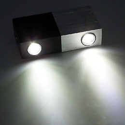Aplique de pared moderno con diseño elegante mitad plata mitad negro, cuerpo cúbico, 2 luces