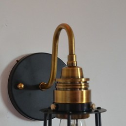 Lámpara de pared artística minimalista con pantalla de esqueleto de metal negro