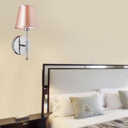 Lámpara de pared de diseño sencillo con luz cálida