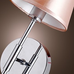 Lámpara de pared de diseño sencillo con luz cálida