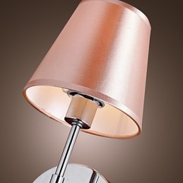 Lámpara de pared de diseño sencillo con luz cálida