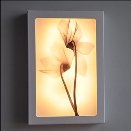 Pintura contemporánea moderna integrada para apliques de pared con luz ambiental.