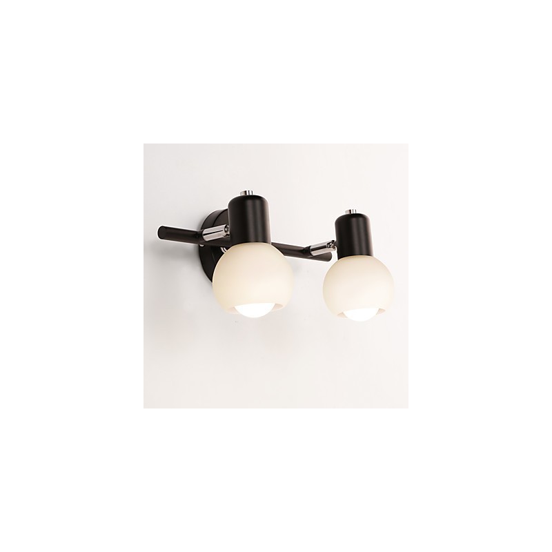 Lámpara de pared de baño con iluminación empotrada de estilo rústico galvanizado.