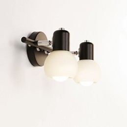 Lámpara de pared de baño con iluminación empotrada de estilo rústico galvanizado.