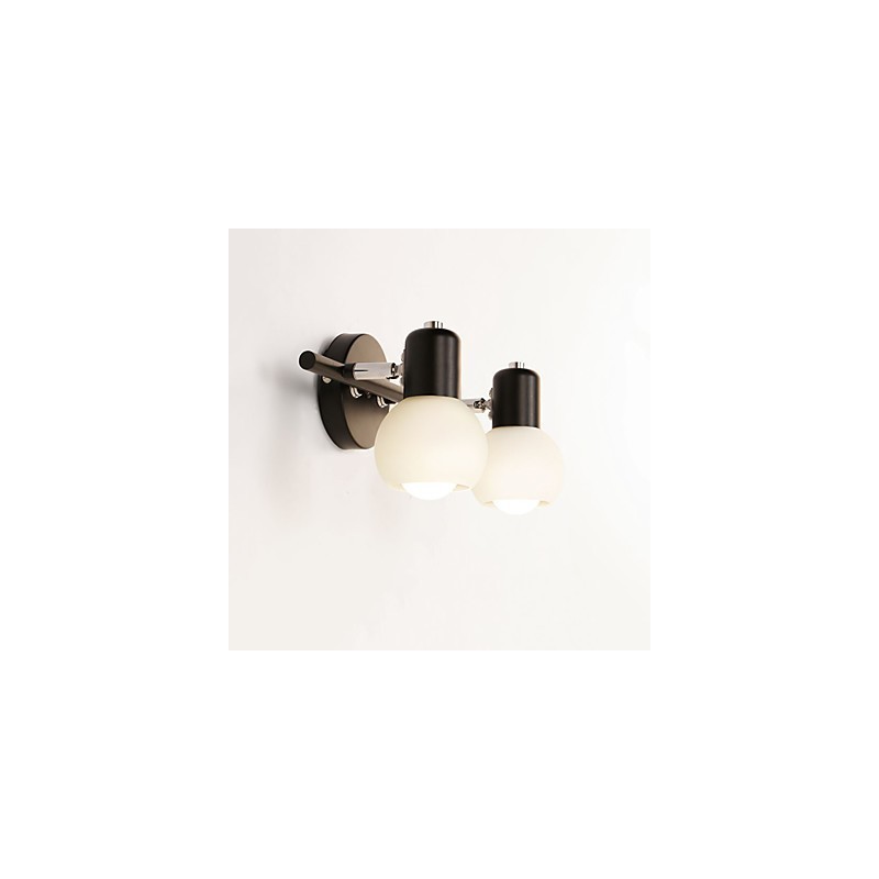 Lámpara de pared de baño con iluminación empotrada de estilo rústico galvanizado.