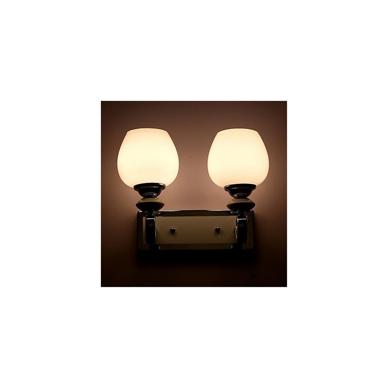 Aplique de pared con luz ambiental, protección ocular y brazo oscilante, con acabado electrochapado contemporáneo moderno.
