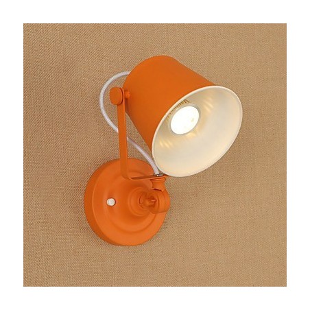 Lámpara de pared de acero pintado, estilo café americano negro, estilo retro, con sable de luz. Lámpara de pared de acero pintado, estilo café americano negro, estilo retro, con sable de luz.