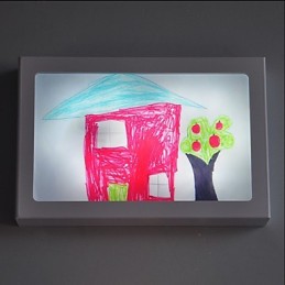Pintura contemporánea moderna integrada para apliques de pared con luz ambiental.