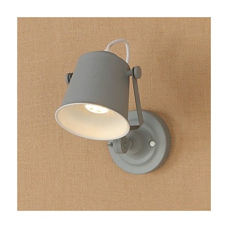 Lámpara de pared de acero pintado, estilo café americano negro, estilo retro, con sable de luz. Lámpara de pared de acero pintado, estilo café americano negro, estilo retro, con sable de luz.
