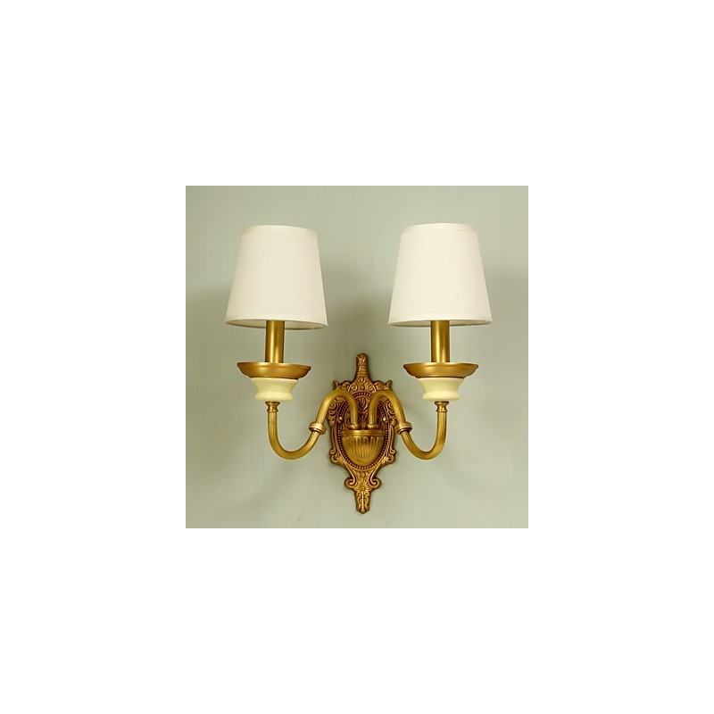 Aplique de pared de latón clásico, tradicional y de estilo campestre, ideal para iluminar desde arriba en estilo mini.