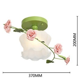 Día de San Valentín: Las flores y plantas del jardín de rosas absorben la luz del domo.