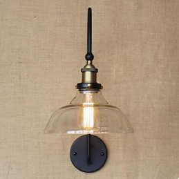 Lámpara de pared decorativa con iluminación de pasillo y escaleras frente a la sala de estar