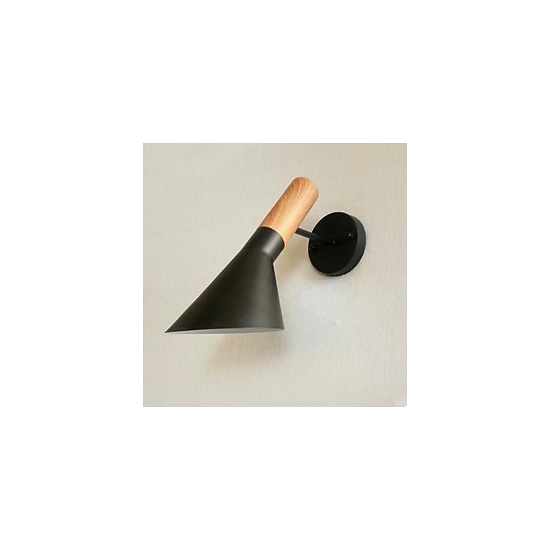 Lámpara de pared moderna y sencilla de hierro forjado con imitación de madera para sala de estar