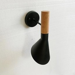 Lámpara de pared moderna y sencilla de hierro forjado con imitación de madera para sala de estar