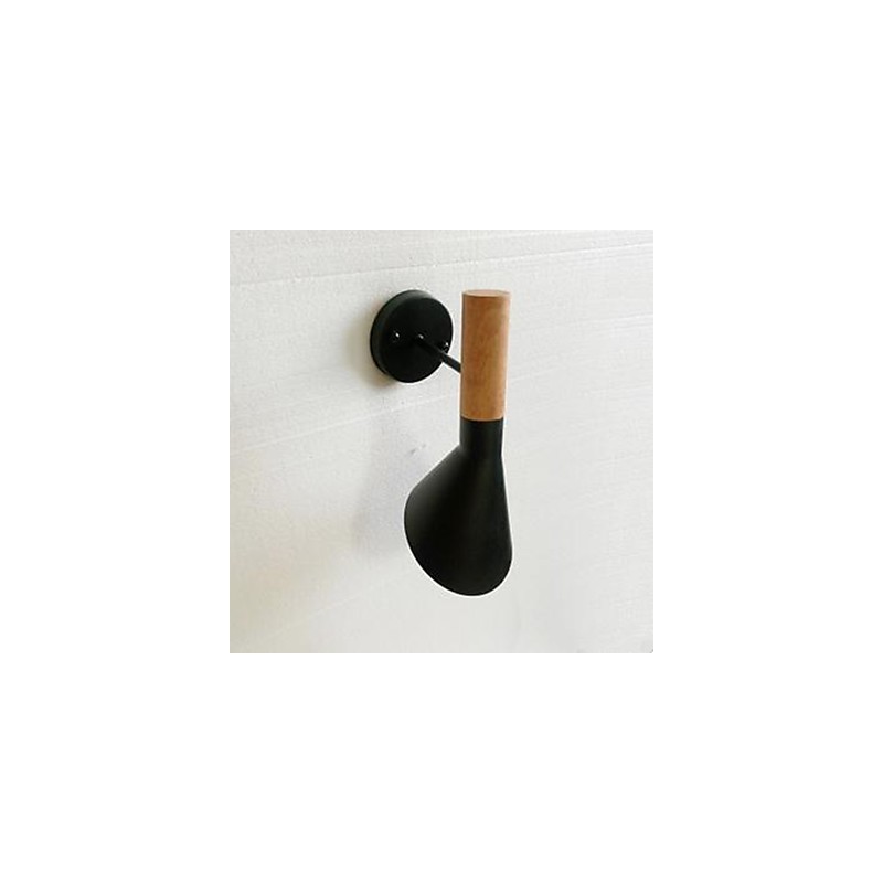 Lámpara de pared moderna y sencilla de hierro forjado con imitación de madera para sala de estar
