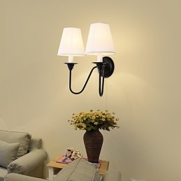 Apliques de pared con luz ambiental de estilo rústico Lodge con acabado en óxido negro para protección ocular.