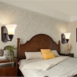 Apliques de pared con luz ambiental de estilo rústico Lodge con acabado en óxido negro para protección ocular.