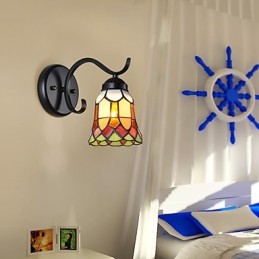 Apliques de pared con luz empotrada con pintura rústica tipo cabaña.