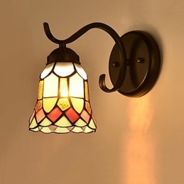 Apliques de pared con luz empotrada con pintura rústica tipo cabaña.