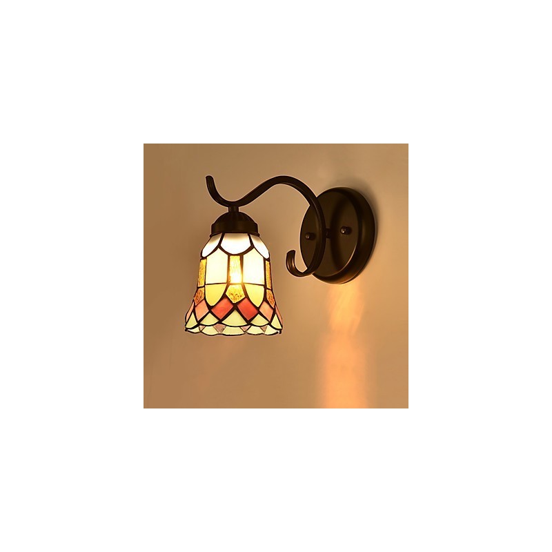 Apliques de pared con luz empotrada con pintura rústica tipo cabaña.