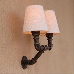 Aplique de pared de latón rústico Lodge para iluminación ambiental.