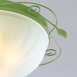 Las flores y plantas del jardín del Día de San Valentín absorben la luz del domo