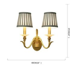 Aplique de pared de latón clásico, tradicional y de estilo campestre, ideal para iluminar desde arriba en estilo mini.