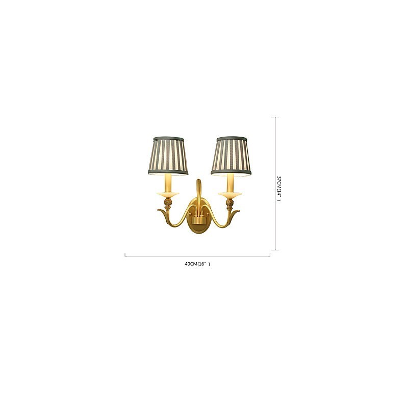Aplique de pared de latón clásico, tradicional y de estilo campestre, ideal para iluminar desde arriba en estilo mini.