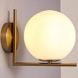 Lámpara de pared de vidrio contemporánea y contratada con individualidad en hierro forjado